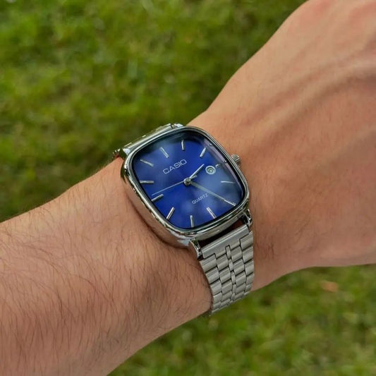 CASIO tableau bleu foncé