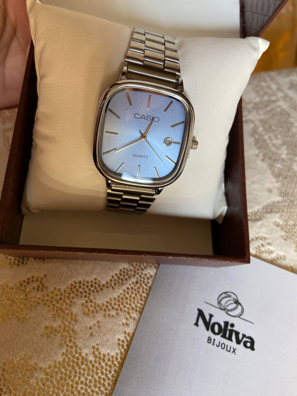 CASIO tableau bleu ciel